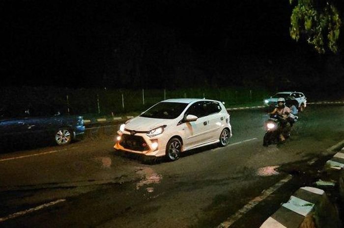 Awas, Cermati Dulu Hal Ini Ketika Ingin Menyalip Mobil Ditanjakan